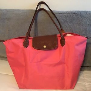 Longchamp le pliage large tote in pink